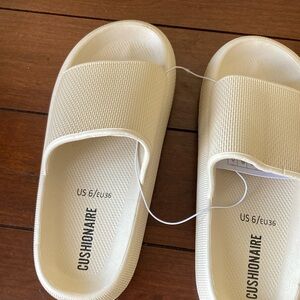 Cushionaire Women's Cream Slide Sandals